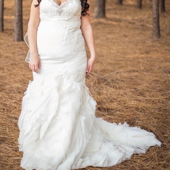 Blue by Enzoani- Hurlingham Reserve wedding dress - Picture 2 of 5